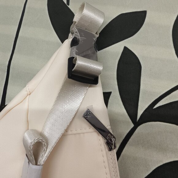 ALO Yoga Explorer Belt Bag｜Water-Resistant & Adjustable｜NWT - Picture 3 of 3